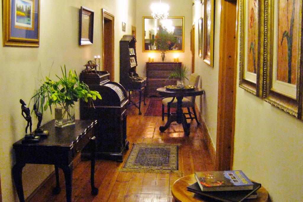Ladismith Manor Hotel Bagian luar foto