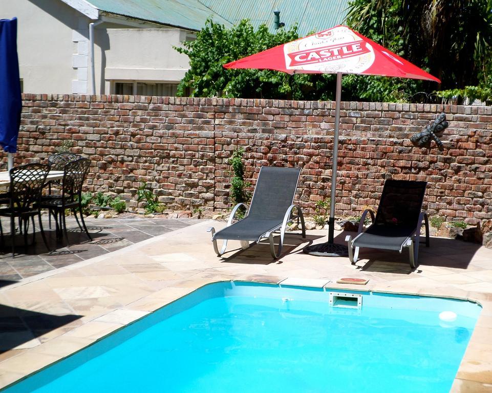 Ladismith Manor Hotel Bagian luar foto