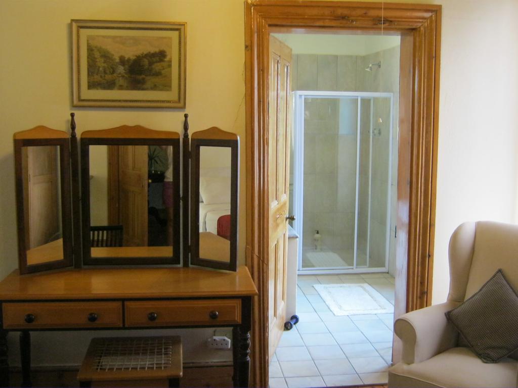 Ladismith Manor Hotel Bagian luar foto