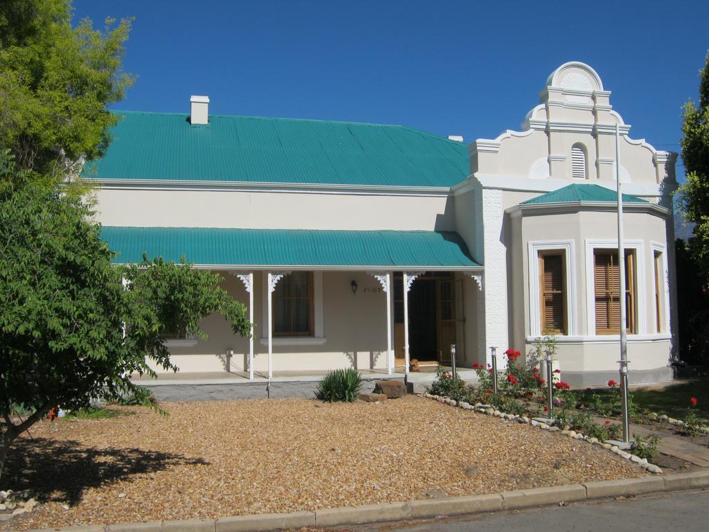 Ladismith Manor Hotel Bagian luar foto