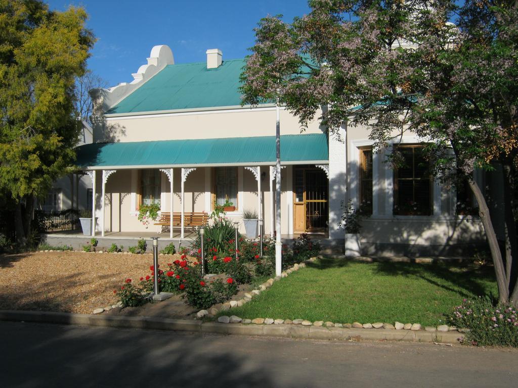 Ladismith Manor Hotel Bagian luar foto