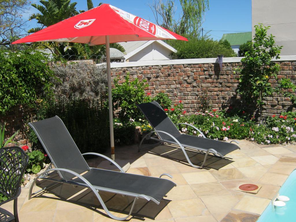 Ladismith Manor Hotel Bagian luar foto