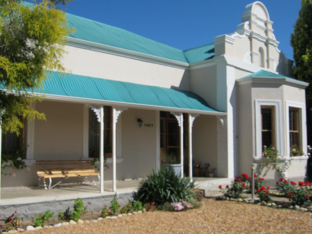 Ladismith Manor Hotel Bagian luar foto