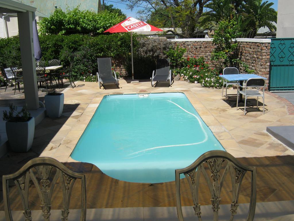 Ladismith Manor Hotel Bagian luar foto