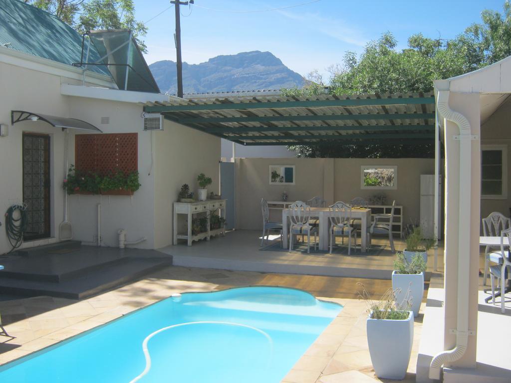 Ladismith Manor Hotel Bagian luar foto