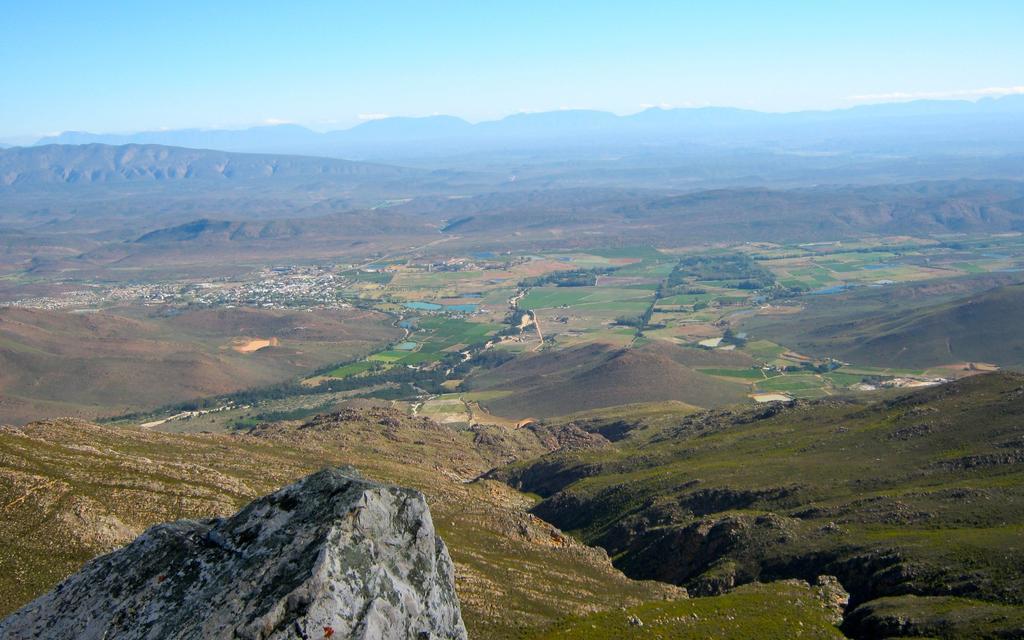 Ladismith Manor Hotel Bagian luar foto